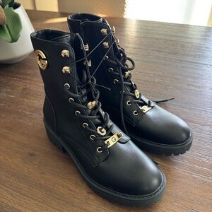 GBG Los Angeles women's black lace-up combat boots size 7.5